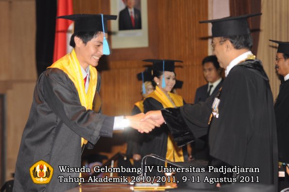 wisuda-fasa-oleh-rektor-140