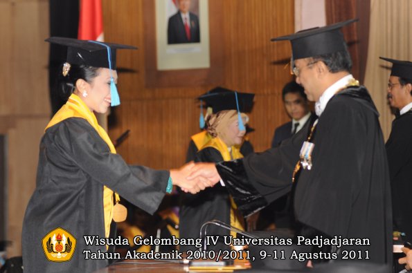 wisuda-fasa-oleh-rektor-141