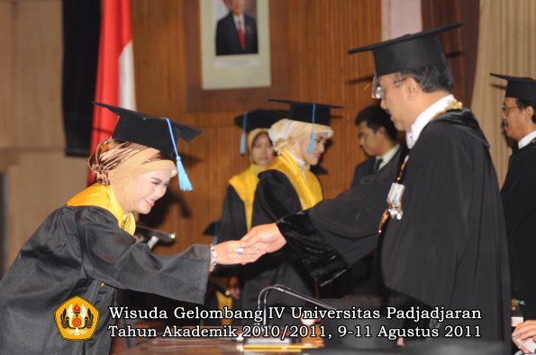 wisuda-fasa-oleh-rektor-142