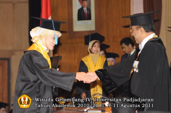 wisuda-fasa-oleh-rektor-143