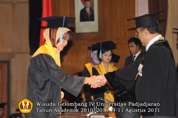 wisuda-fasa-oleh-rektor-144