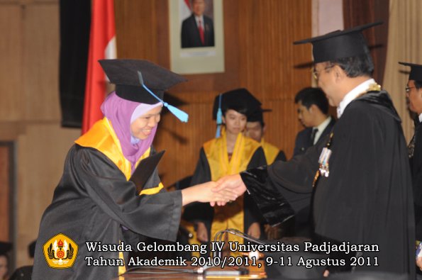 wisuda-fasa-oleh-rektor-146