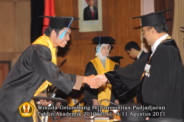 wisuda-fasa-oleh-rektor-149