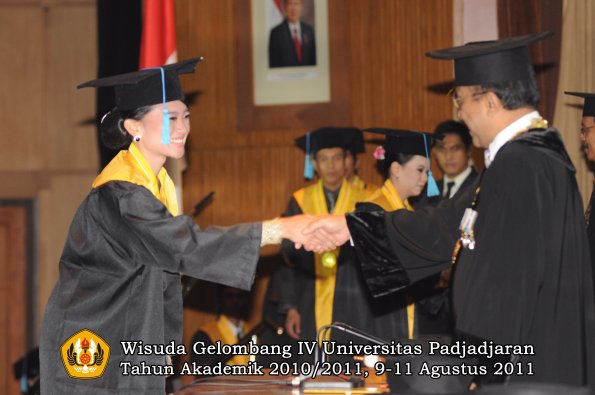 wisuda-fasa-oleh-rektor-151