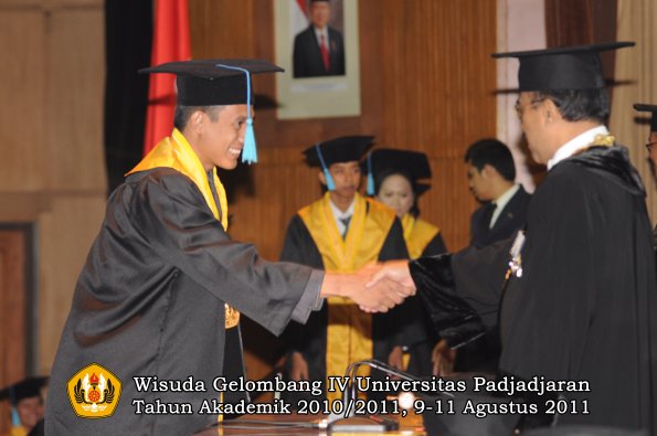 wisuda-fasa-oleh-rektor-153