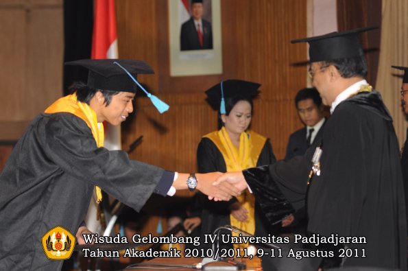 wisuda-fasa-oleh-rektor-154