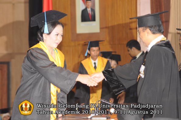 wisuda-fasa-oleh-rektor-155