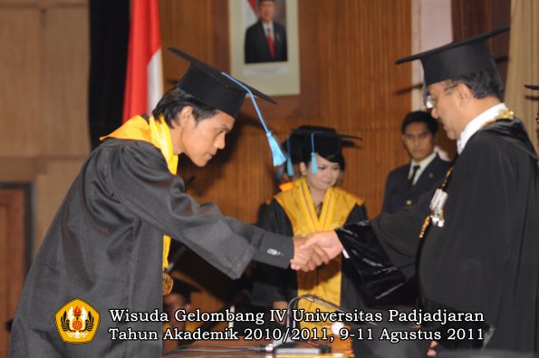 wisuda-fasa-oleh-rektor-156