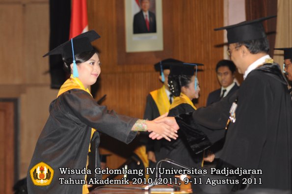 wisuda-fasa-oleh-rektor-158