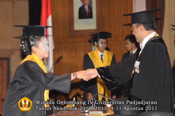 wisuda-fasa-oleh-rektor-159