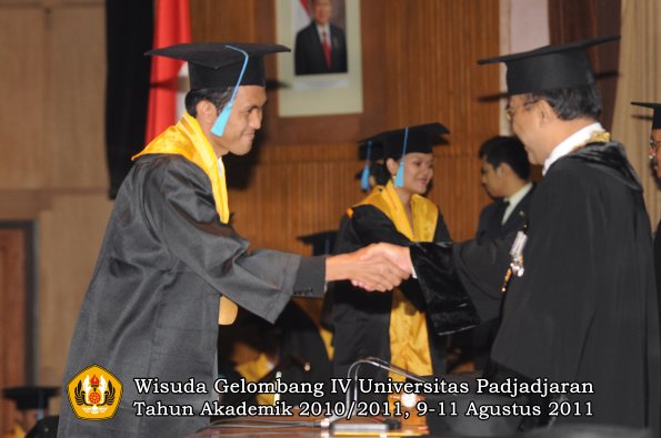 wisuda-fasa-oleh-rektor-160