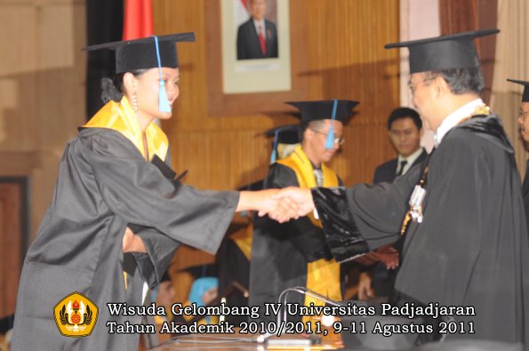 wisuda-fasa-oleh-rektor-161