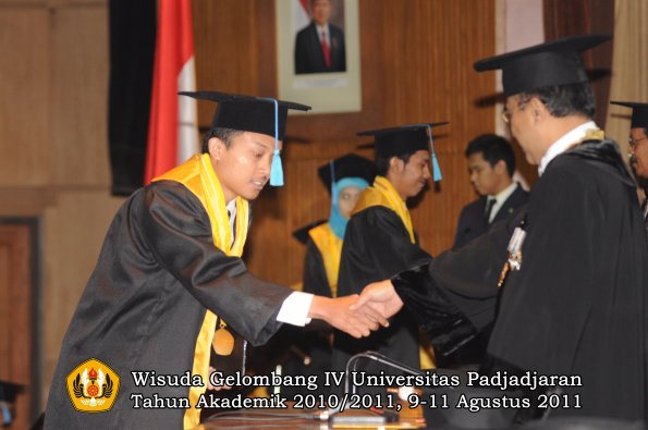 wisuda-fasa-oleh-rektor-164