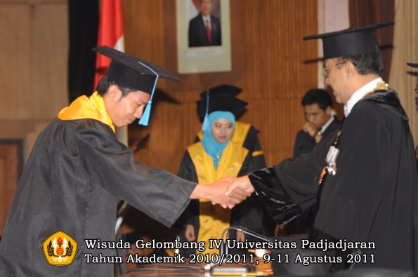 wisuda-fasa-oleh-rektor-165