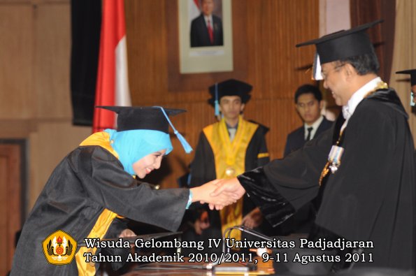 wisuda-fasa-oleh-rektor-166