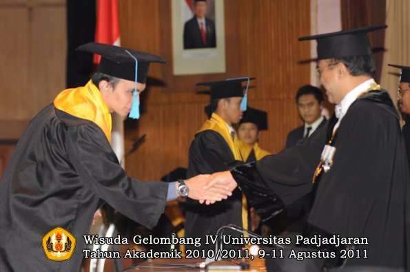 wisuda-fasa-oleh-rektor-167