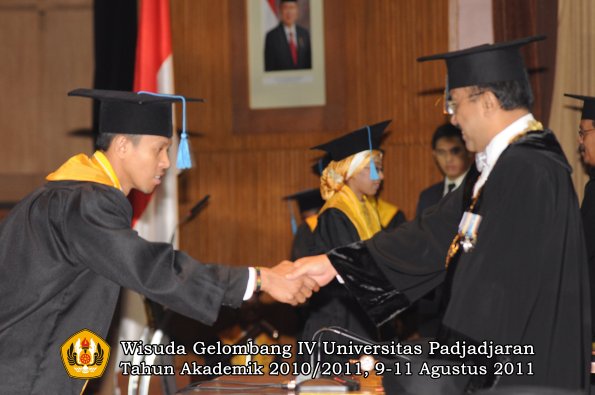 wisuda-fasa-oleh-rektor-168