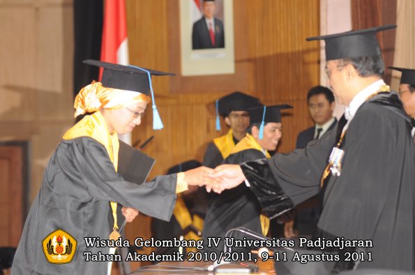 wisuda-fasa-oleh-rektor-169