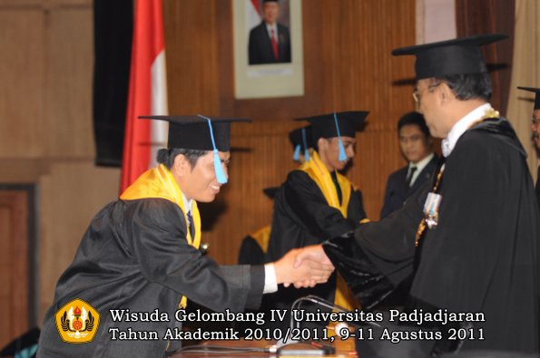 wisuda-fasa-oleh-rektor-170