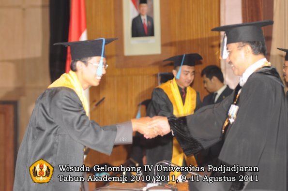 wisuda-fasa-oleh-rektor-173