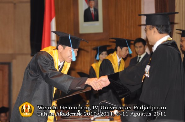 wisuda-fasa-oleh-rektor-175