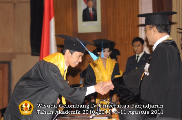 wisuda-fasa-oleh-rektor-176