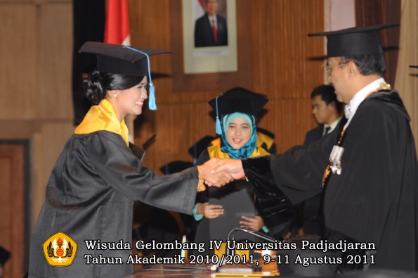 wisuda-fasa-oleh-rektor-177