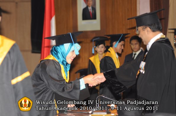 wisuda-fasa-oleh-rektor-178