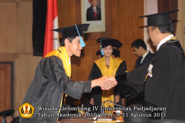 wisuda-fasa-oleh-rektor-179