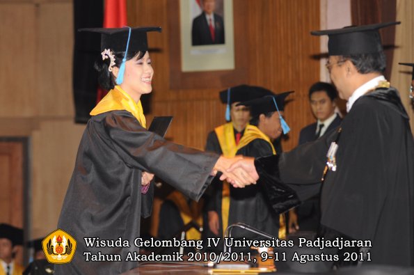 wisuda-fasa-oleh-rektor-180