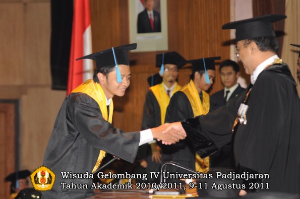 wisuda-fasa-oleh-rektor-183