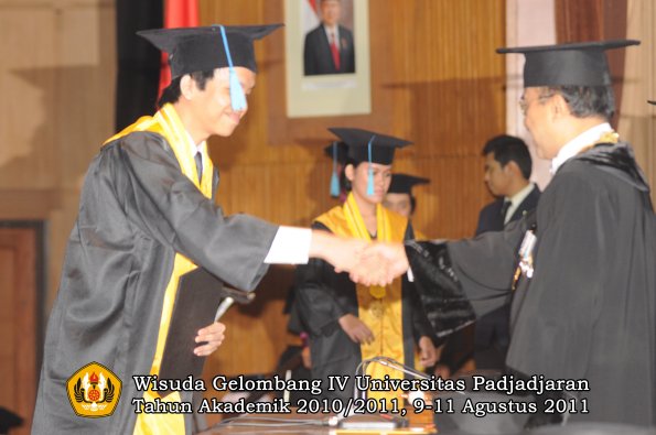 wisuda-fasa-oleh-rektor-189