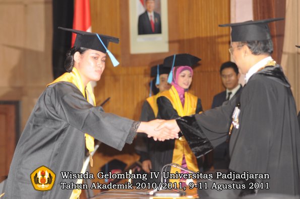 wisuda-fasa-oleh-rektor-190