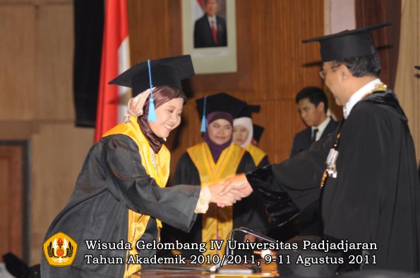 wisuda-fasa-oleh-rektor-193