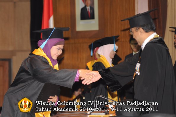 wisuda-fasa-oleh-rektor-194