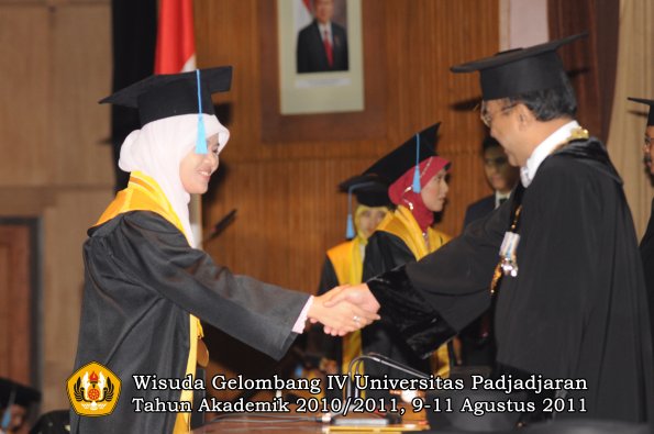 wisuda-fasa-oleh-rektor-195