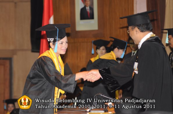 wisuda-fasa-oleh-rektor-198