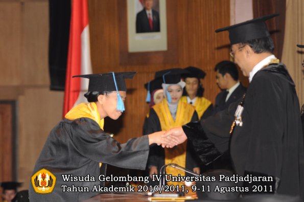 wisuda-fasa-oleh-rektor-201