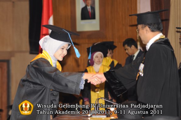 wisuda-fasa-oleh-rektor-202