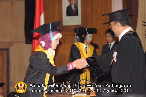 wisuda-fasa-oleh-rektor-203