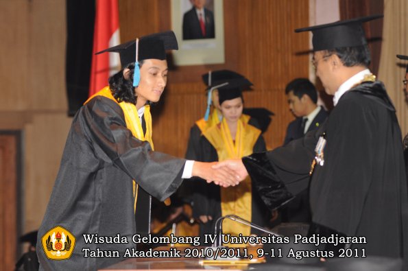 wisuda-fasa-oleh-rektor-204