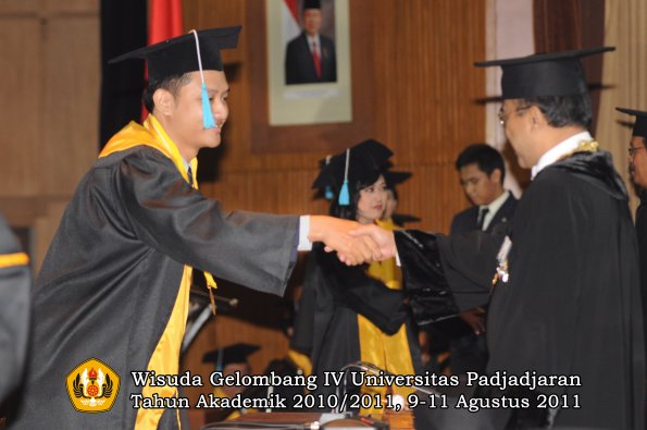 wisuda-fasa-oleh-rektor-206