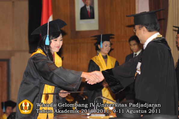 wisuda-fasa-oleh-rektor-207