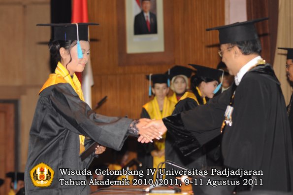 wisuda-fasa-oleh-rektor-208