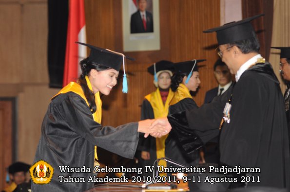 wisuda-fasa-oleh-rektor-209