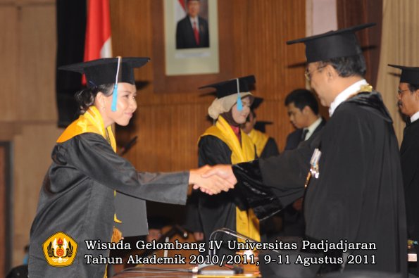 wisuda-fasa-oleh-rektor-210