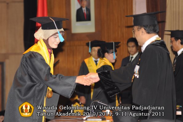 wisuda-fasa-oleh-rektor-211