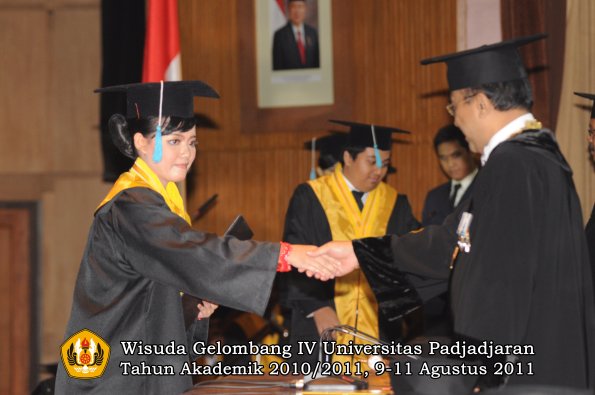 wisuda-fasa-oleh-rektor-212