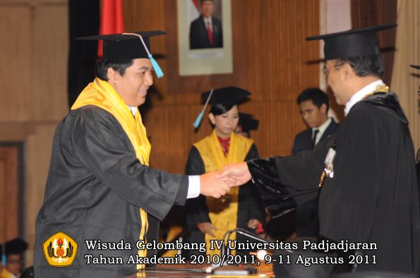 wisuda-fasa-oleh-rektor-213