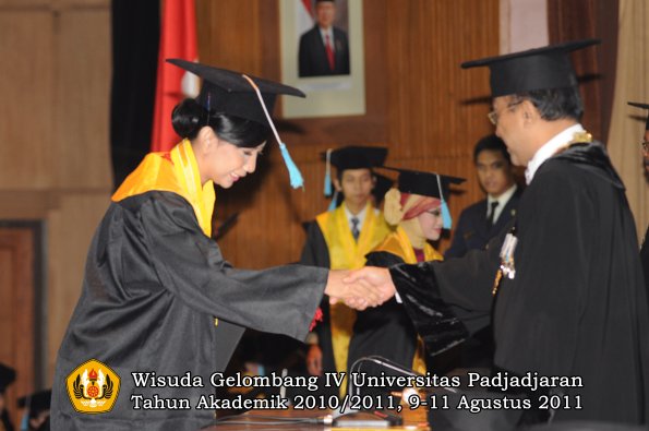 wisuda-fasa-oleh-rektor-214